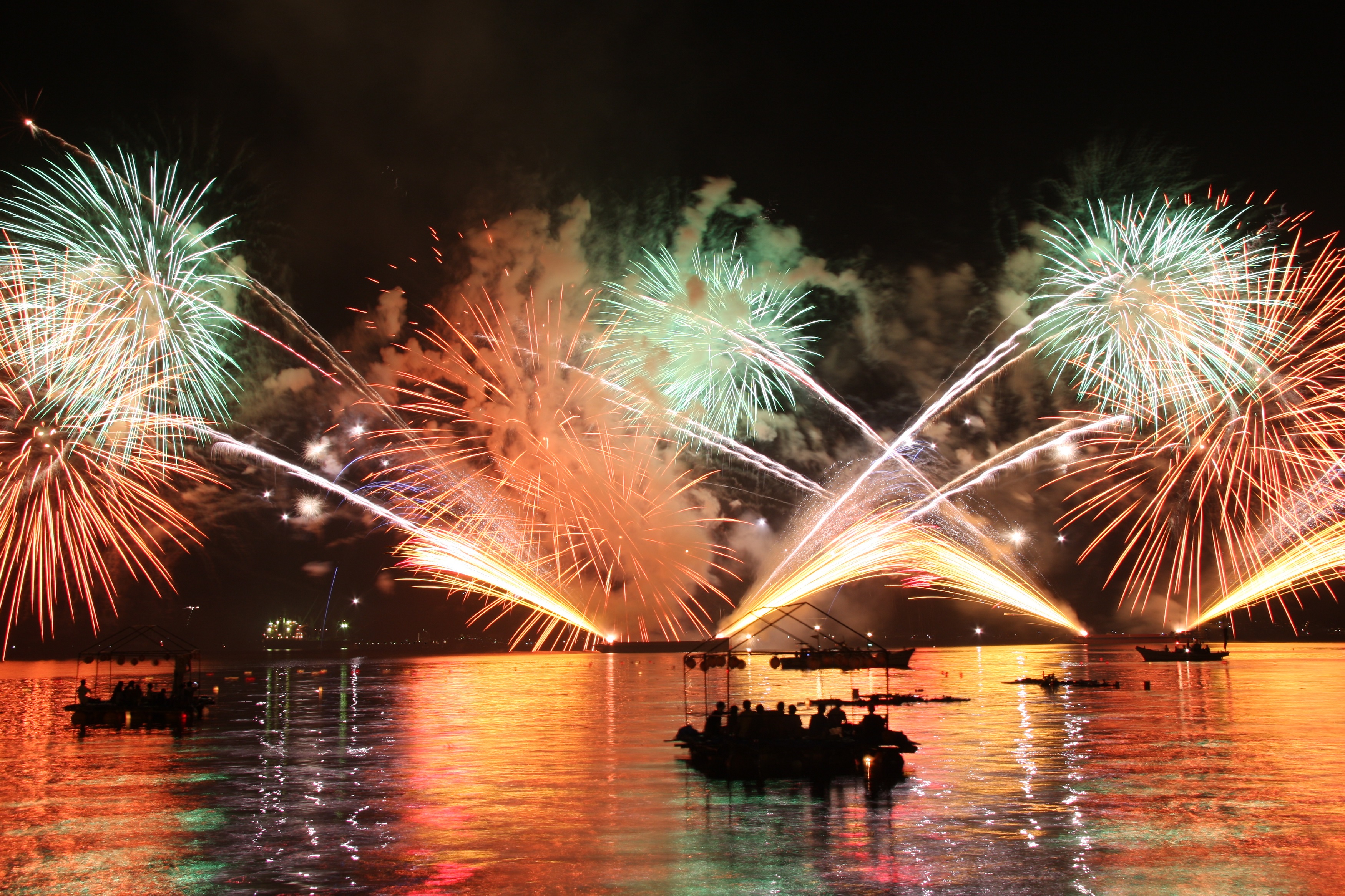 Miyazu Toro Nagashi Fireworks Festival